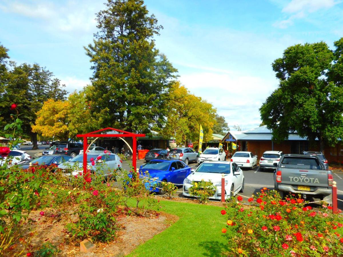 Townhouse Motel Cowra Exterior photo