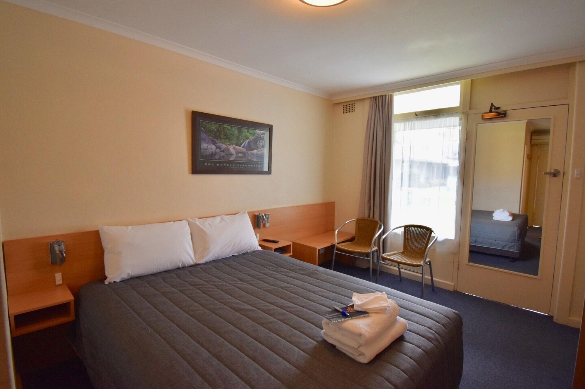 Townhouse Motel Cowra Exterior photo
