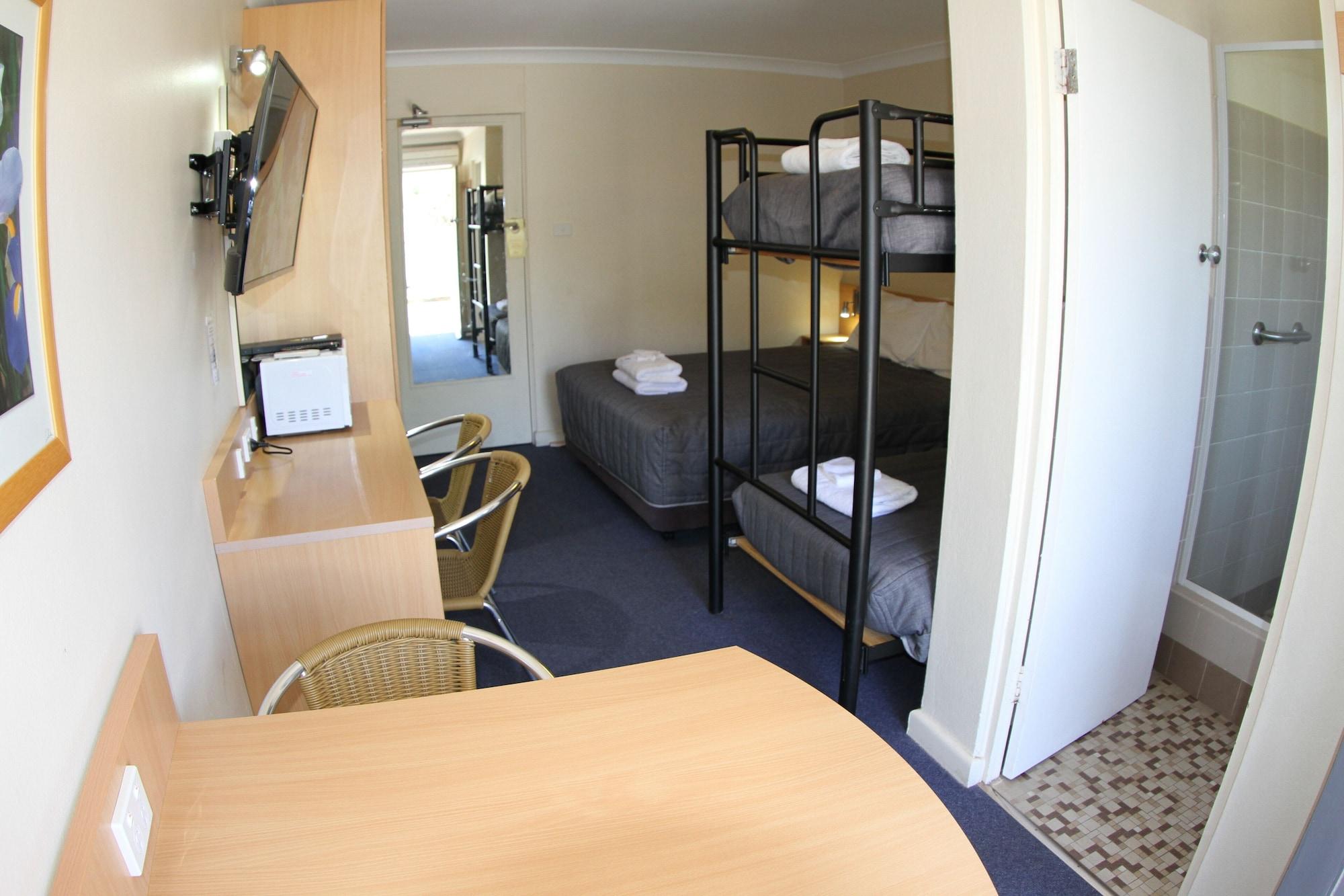 Townhouse Motel Cowra Exterior photo
