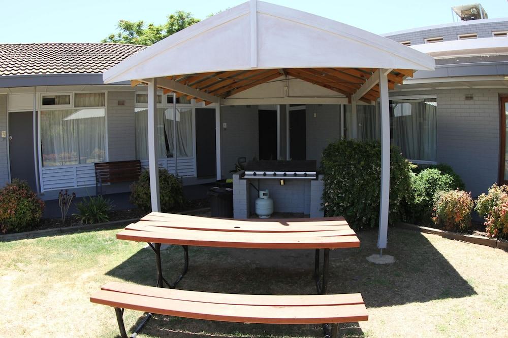 Townhouse Motel Cowra Exterior photo