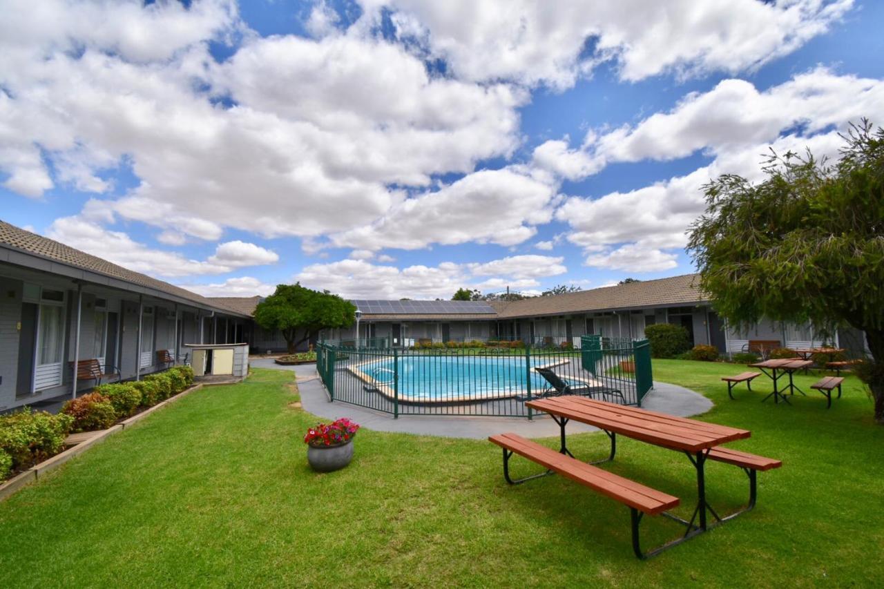 Townhouse Motel Cowra Exterior photo