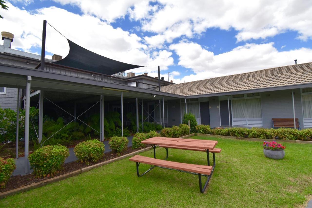 Townhouse Motel Cowra Exterior photo