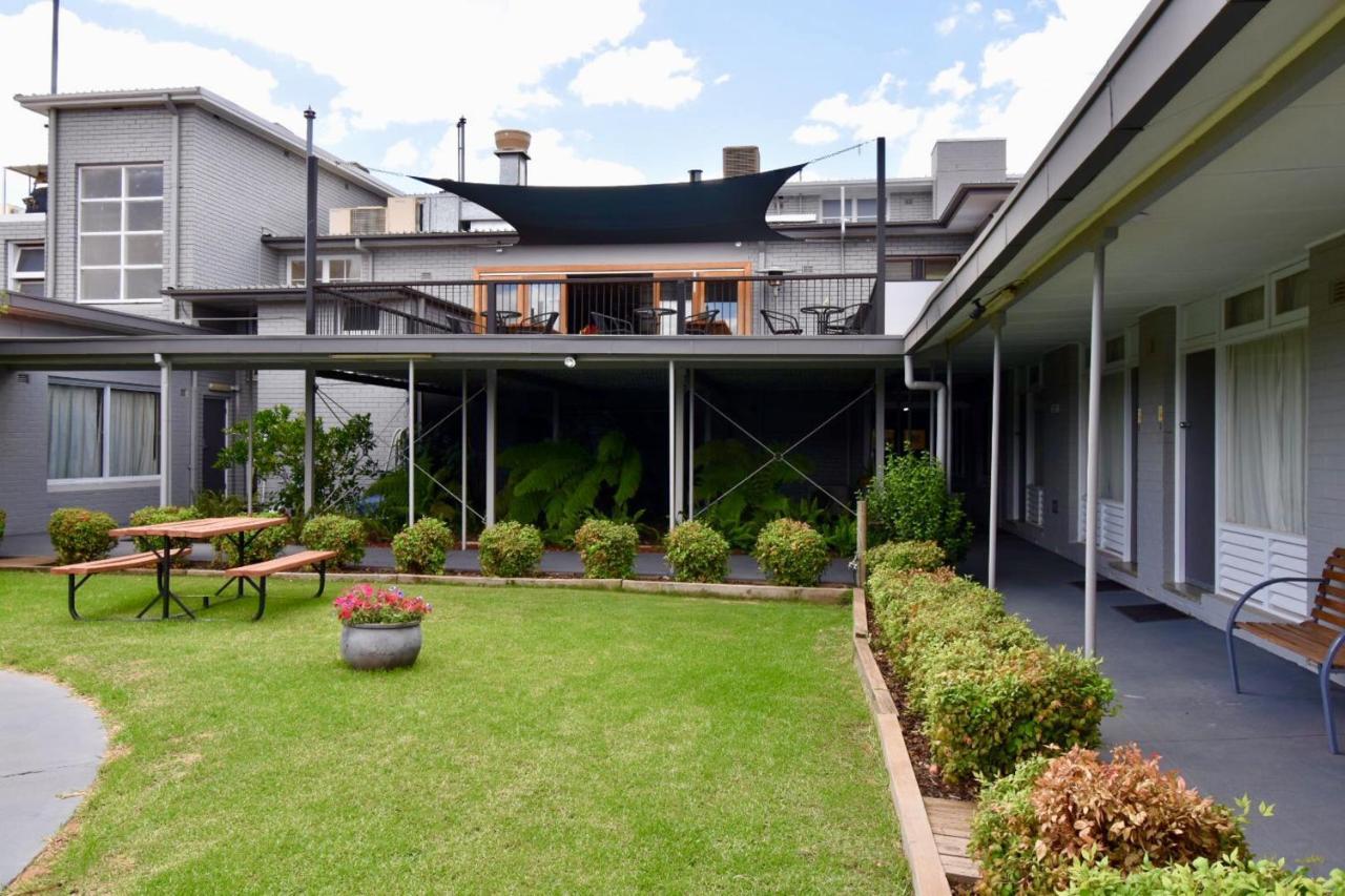 Townhouse Motel Cowra Exterior photo