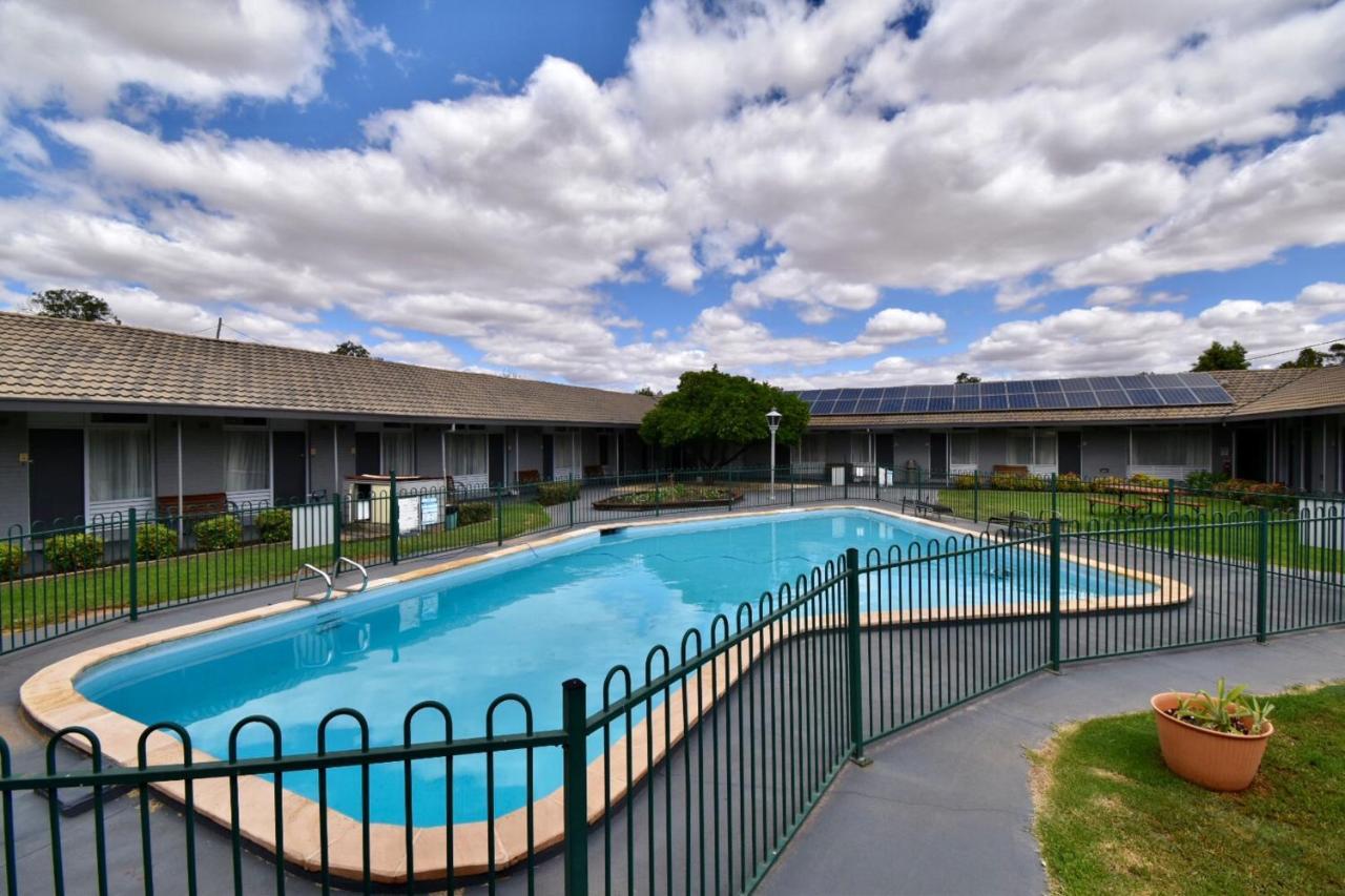 Townhouse Motel Cowra Exterior photo
