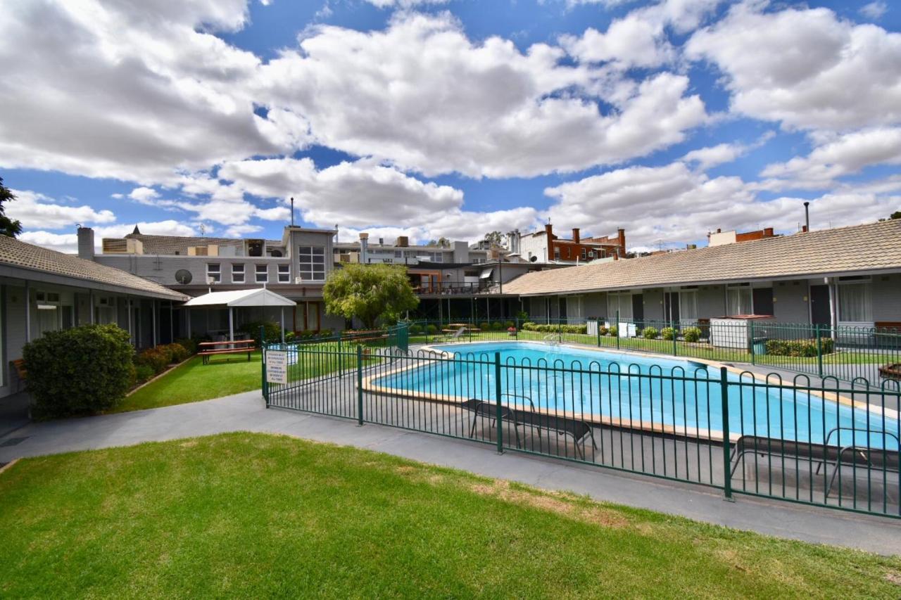 Townhouse Motel Cowra Exterior photo
